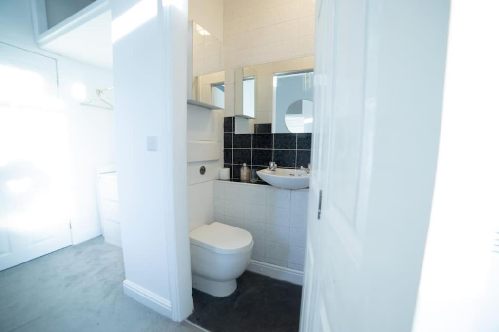 Georgian Gem Free Parking &Views Apartment Бат Екстериор снимка
