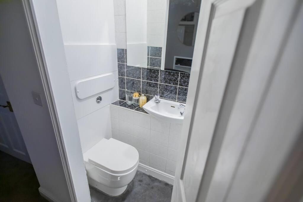 Georgian Gem Free Parking &Views Apartment Бат Екстериор снимка