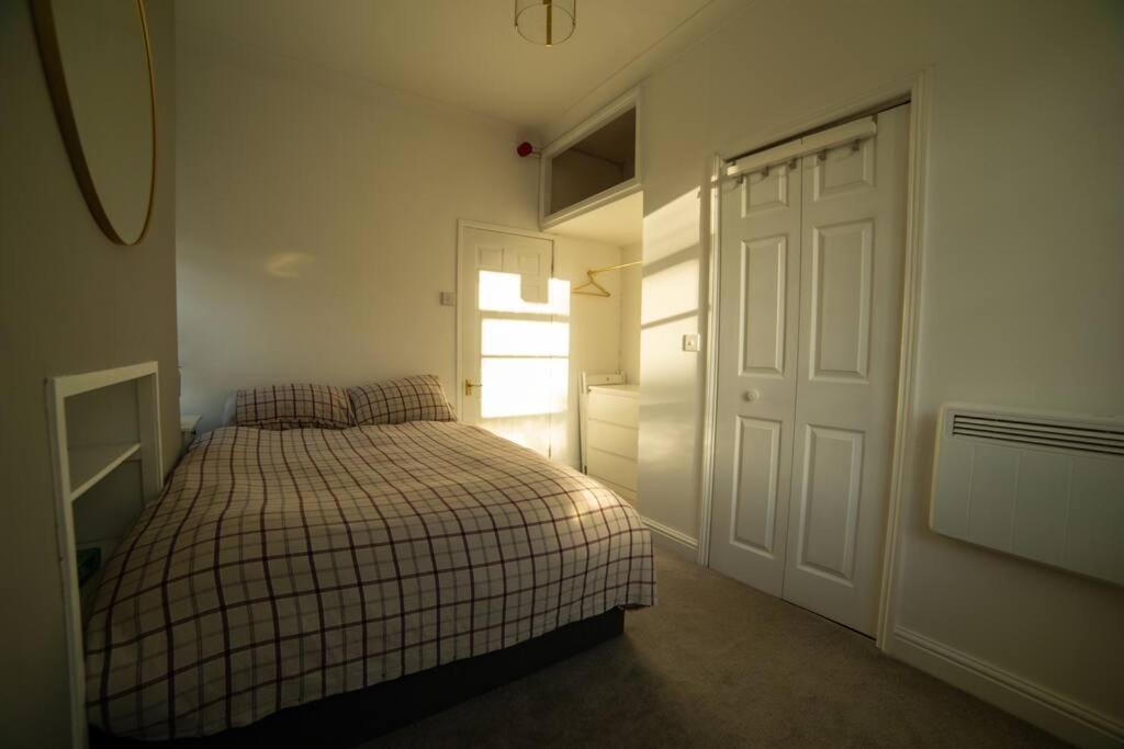 Georgian Gem Free Parking &Views Apartment Бат Екстериор снимка