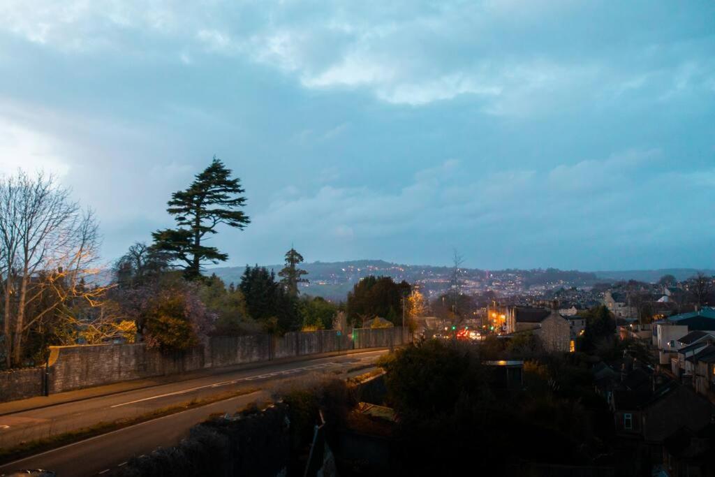 Georgian Gem Free Parking &Views Apartment Бат Екстериор снимка